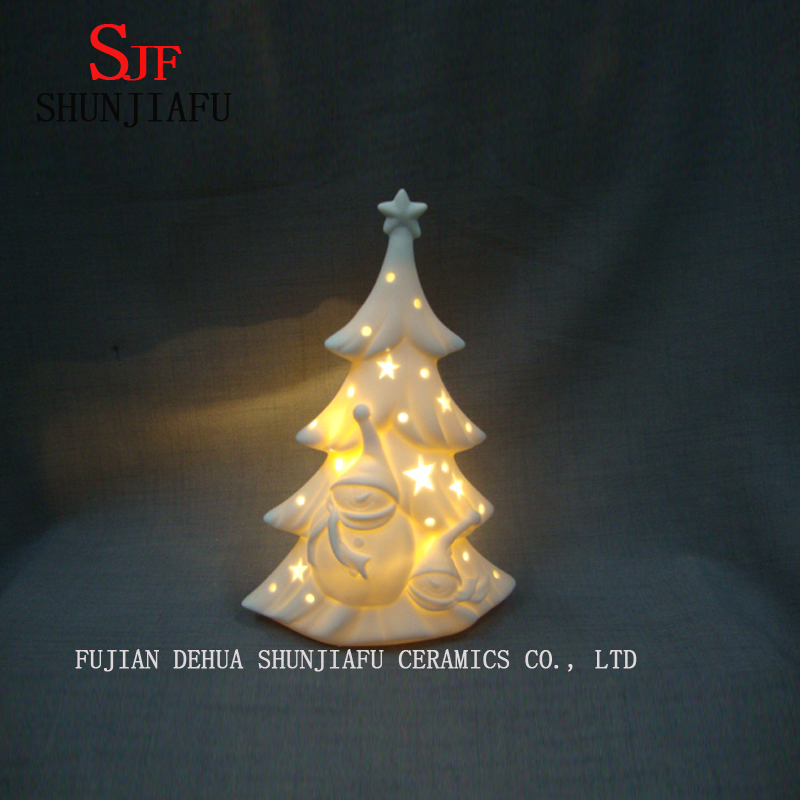 白い艶をかけられたセラミッククリスマスツリー。 LED /ウェディングツリー