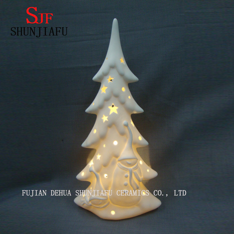 白い艶をかけられたセラミッククリスマスツリー。 LED /ウェディングツリー