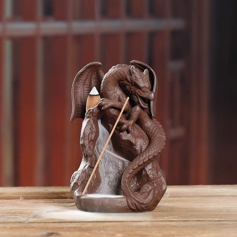 Ceramic dragon Wearing a sword Backflow Incense burner 春家ふ