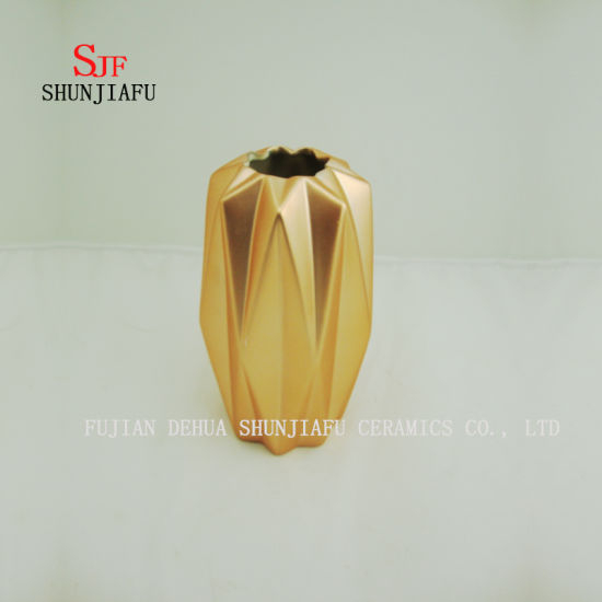 金の装飾工芸品を備えた新しい創造的な電気めっき磁器セラミック花瓶