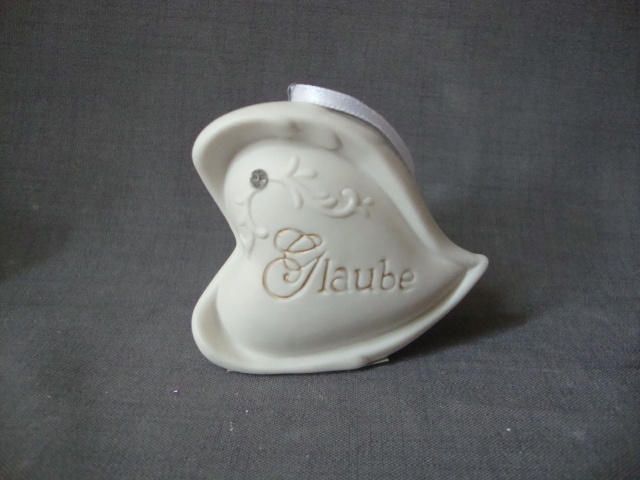 磁器の家の装飾人工水晶で形作られたハートホワイト