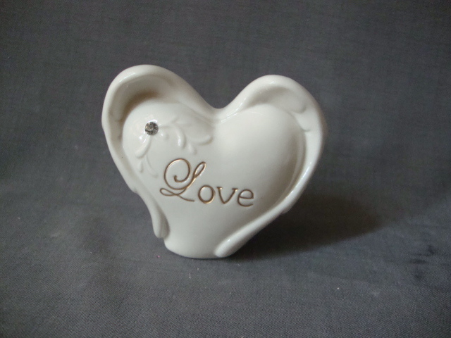 磁器の家の装飾人工水晶で形作られたハートホワイト