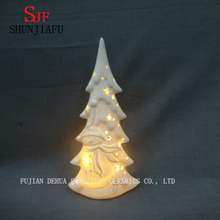 白い艶をかけられたセラミッククリスマスツリー。 LED /ウェディングツリー