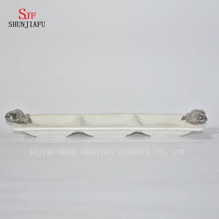 前菜、デザート、サラダ、スナック、寿司、フルーツ、パン用の白い磁器3つの小さなタータンソーサー皿