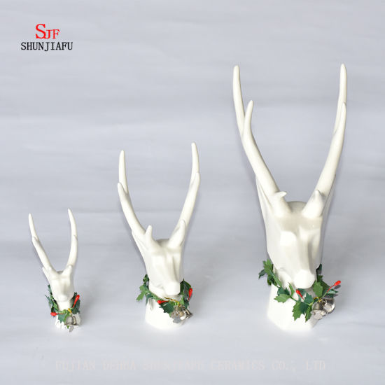 幸運を;セラミック鹿の形のクリスマスの装飾、ホリデーギフト。
