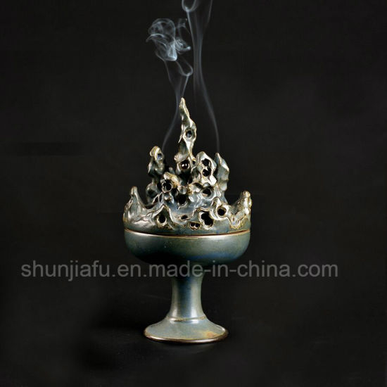 ユニークな三脚型セラミック香炉