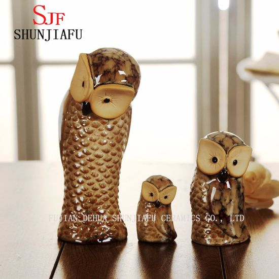 さまざまな表現でフクロウの家族をファッション、モダンな家具の記事