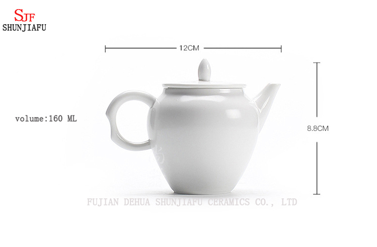 装飾のための白い古典的な6カップセラミックティーポット
