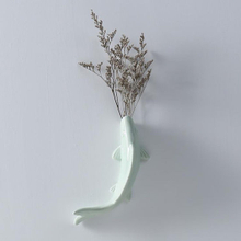 ヨーロッパのシンプルなスタイルのサメデザインセラミック吊り花瓶