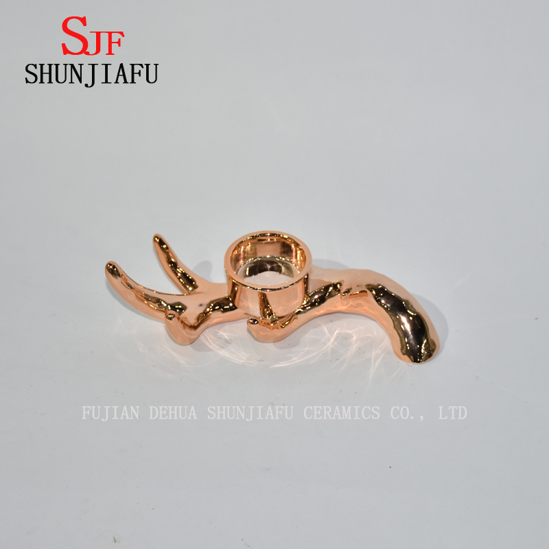 家の装飾/クリスマスフェスティバルの電気めっきセラミック鹿キャンドルスタンド