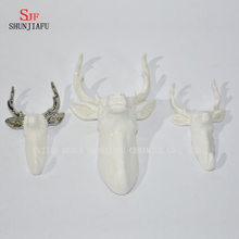 白いセラミック剥製鹿の頭の壁の装飾
