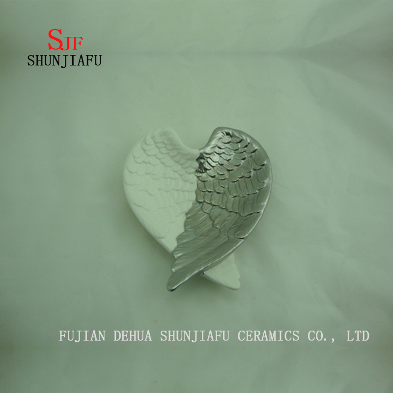 天使の羽プレート色は白と金、キャンディセラミック皿