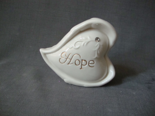 磁器の家の装飾人工水晶で形作られたハートホワイト