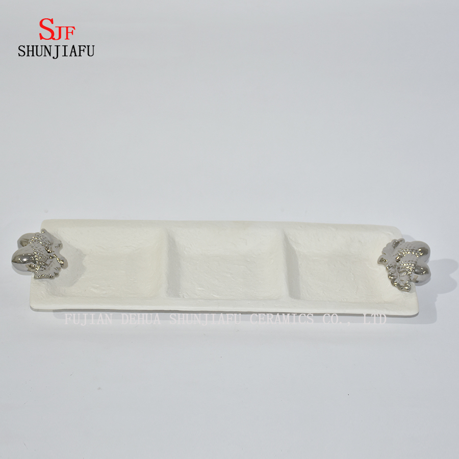 前菜、デザート、サラダ、スナック、寿司、フルーツ、パン用の白い磁器3つの小さなタータンソーサー皿