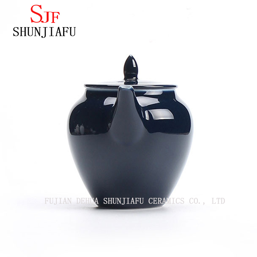 装飾のための白い古典的な6カップセラミックティーポット