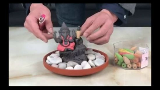 セラミックガネーシャウォーターフォールバックフローセンスバーナー生産サプライヤーイエローセラミックガネーシャ香容器バーナー 