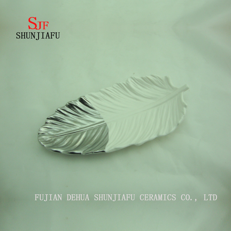 金と銀の特別な羽料理、セラミックプレート/ B