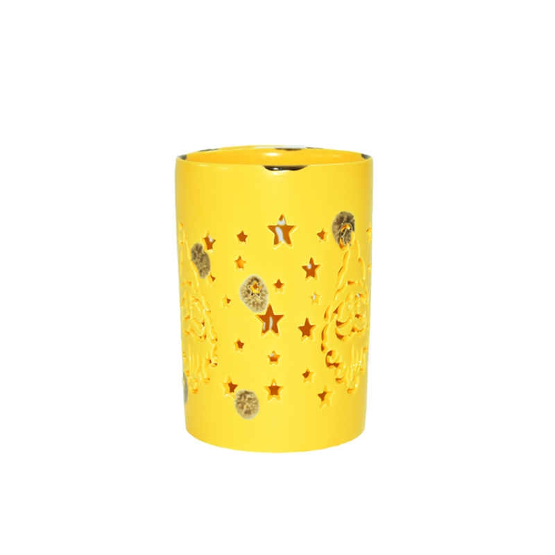くり抜かれたサンタクロース黄色い釉薬セラミックキャンドルランタン