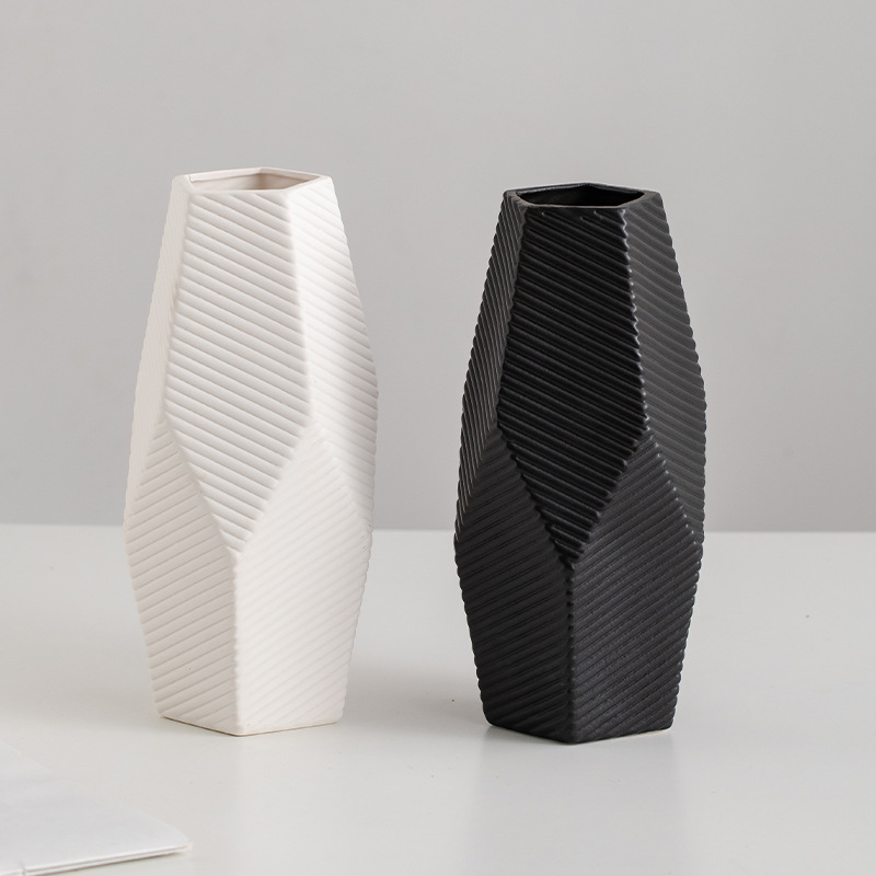 モダンなミニマリストの磁器の床花瓶 - 複数の色、ガラス張りの黒、白など、現代のホームオフィスの装飾の仕上げ