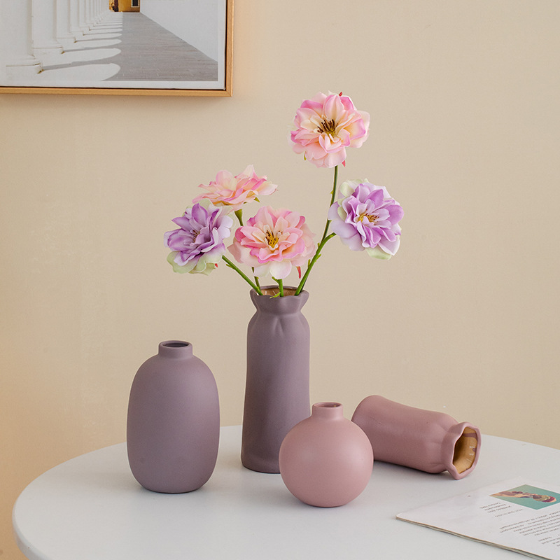 磁器花瓶の花の配置セラミック花瓶