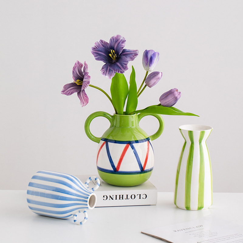 小さなアパート用のコンパクトなデザイン都市空間のためのセラミック花瓶