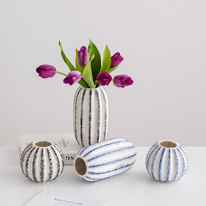 小さなアパート用のコンパクトなデザイン都市空間のためのセラミック花瓶