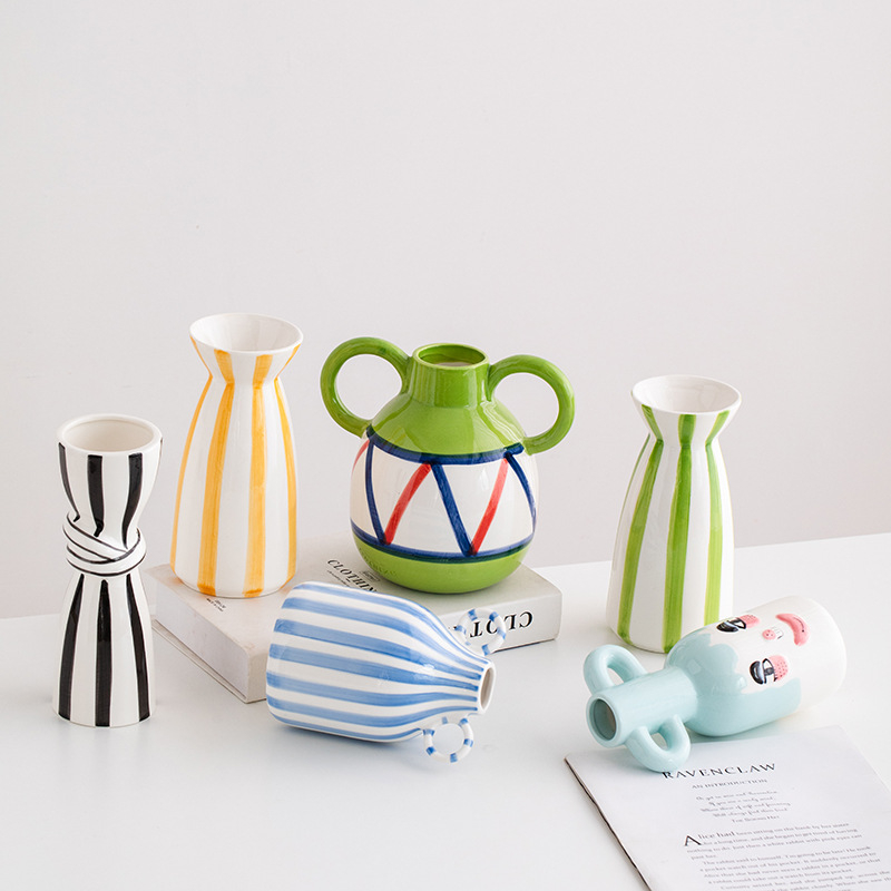 小さなアパート用のコンパクトなデザイン都市空間のためのセラミック花瓶