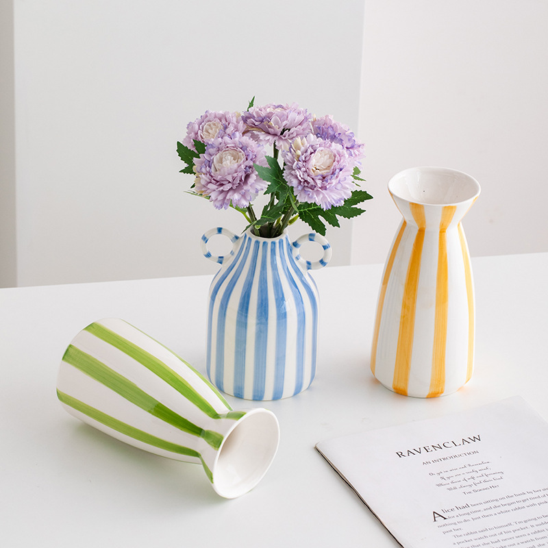 小さなアパート用のコンパクトなデザイン都市空間のためのセラミック花瓶