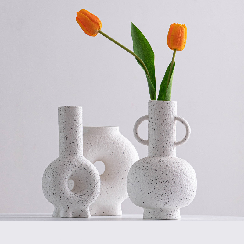 創造性とイノベーションスタイルのデザイン磁器花瓶ホームデスクトップデコレーション白い砂顆粒セラミック花瓶を感じる