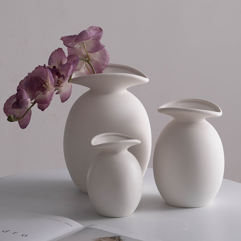 目の肥えた空間のための彫刻された穏やかな職人の陶器の花瓶