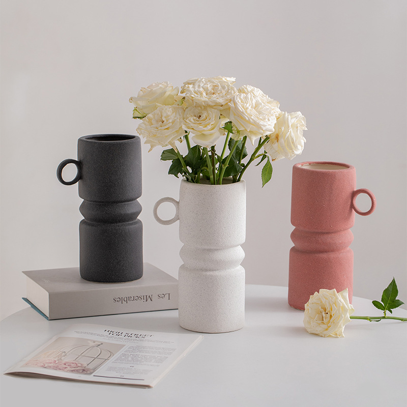 さまざまな色とスタイルのカスタマイズされた処理を受け入れるピンク、白黒のセラミックの花瓶