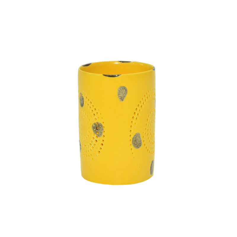 くり抜かれた風車スタイルのデザイン黄色い釉薬セラミックキャンドルランタン