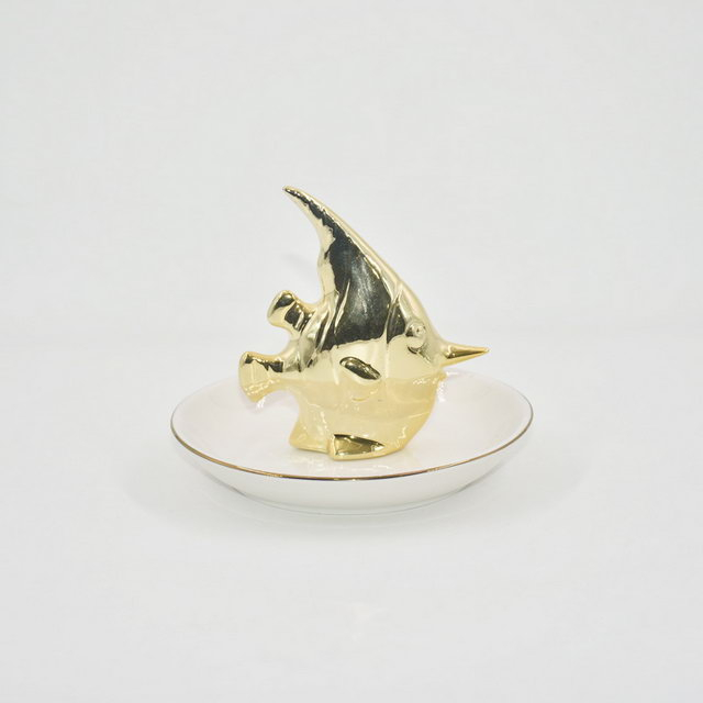 黄金の魚の形の家の装飾のギフトの装身具トレイのジュエリーディスプレイトレイのウェディングギフトセラミックリングホルダー