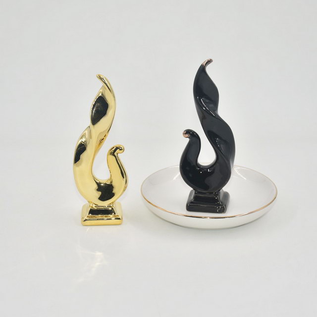 ファッショナブルなスタイルの家の装飾のギフトジュエリーディスプレイトレイウェディングギフトセラミックリングホルダーカスタム小物トレイ