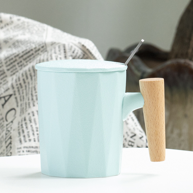 注文のロゴのギフト用の箱の磁器のコーヒー・マグは木のハンドルの陶磁器のコップを置きました