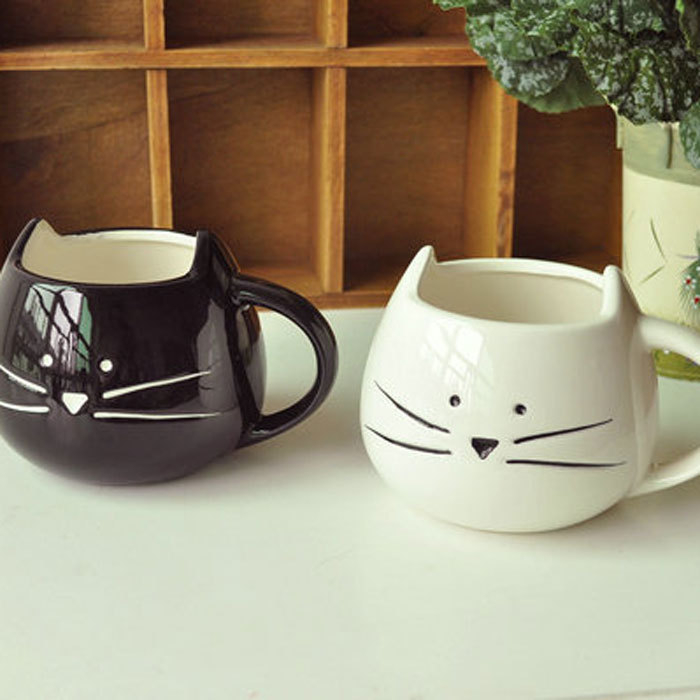 黒または白の色の猫のスタイルのセラミックコーヒーカップまたはティーカップ