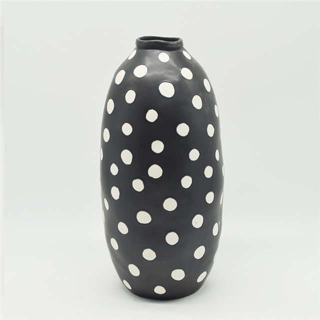 家の装飾装飾卓上セラミック花瓶デスクトップの装飾多面体症白い点で艶をかけられた黒セラミック花瓶
