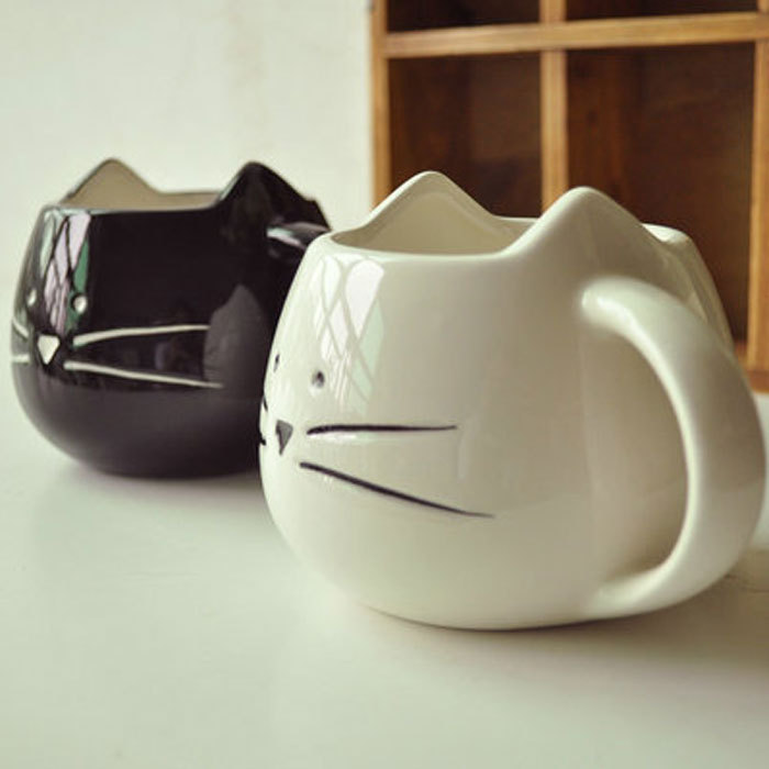 黒または白の色の猫のスタイルのセラミックコーヒーカップまたはティーカップ