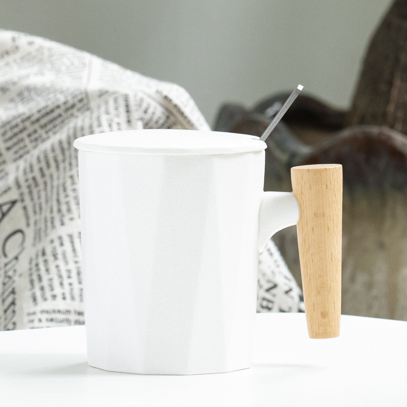 注文のロゴのギフト用の箱の磁器のコーヒー・マグは木のハンドルの陶磁器のコップを置きました