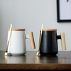 カスタムロゴギフトボックス磁器コーヒーマグ360mlブラック、ホワイトマッチ木製カップキャップ、木製ハンドル付きセラミックカップ