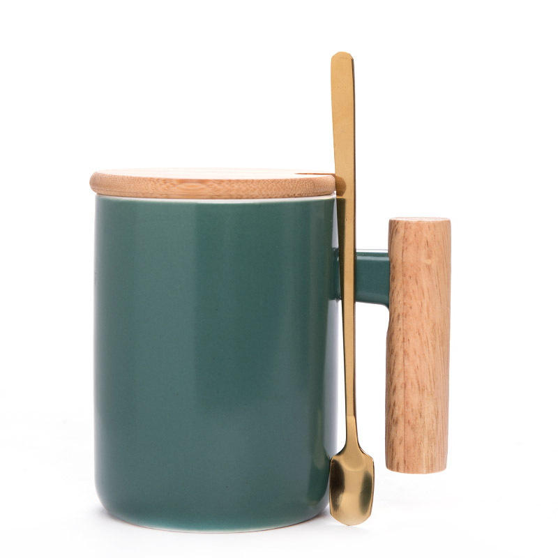 カスタムロゴギフトボックス磁器コーヒーマグセット竹製の蓋付きの木製ハンドル付きセラミックカップと金属スプーンセラミックカップセット