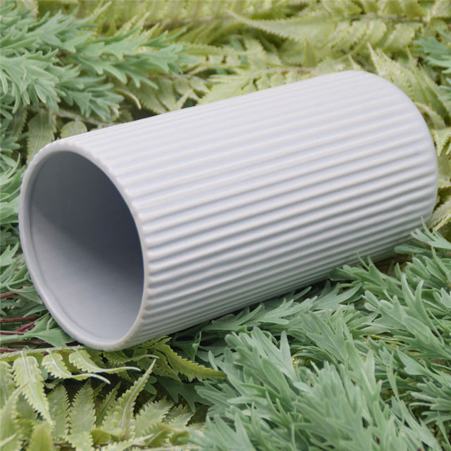 家の装飾の装飾卓上セラミック花瓶デスクトップ装飾多面体灰色と白のセラミック花瓶